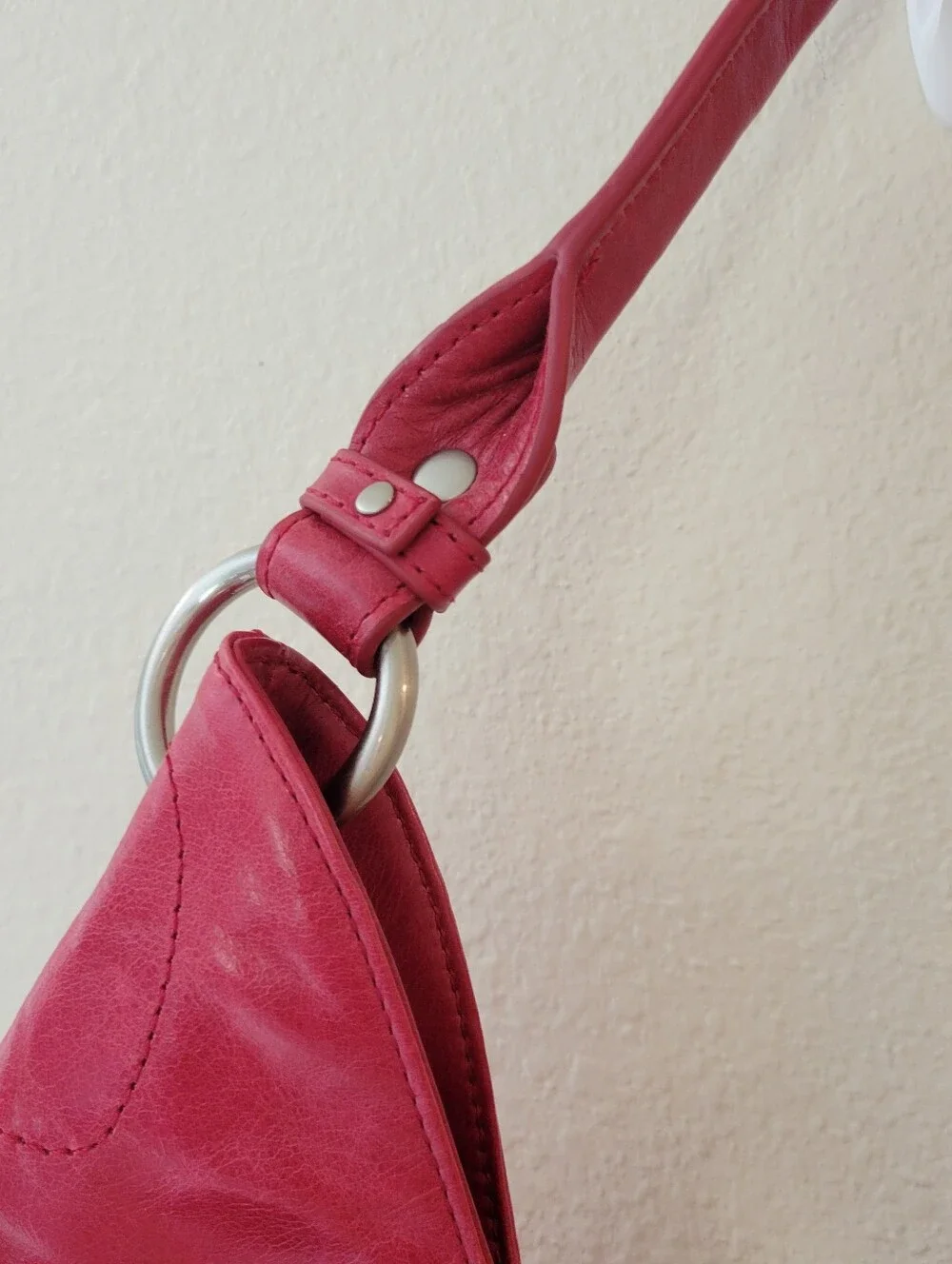 Hobo Women's Red Leather Shoulder Bag With 1 Strap, and Magnetic Close.